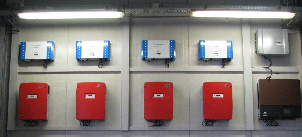 SMA und SolarKing Wechselrichter.Es wird eine Dimensionierung einer Anlage durchgeführt und die Anlage mit verschiedenen Wechselrichtern ausgelegt, damit die Anlage den meisten Ertrag bringen kann